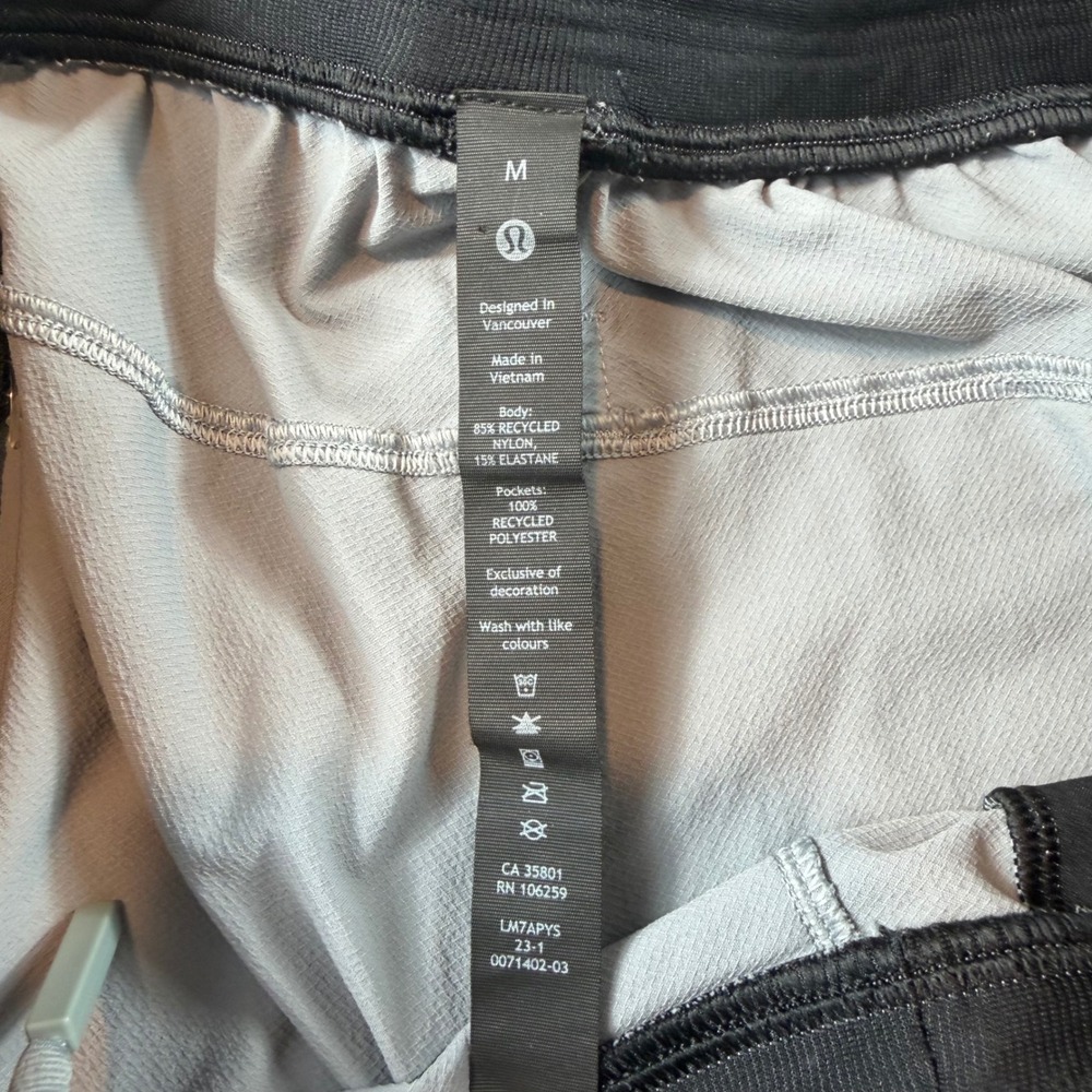 Lululemon License to Train Shorts Mens Medium Grey 7 Inch Inseam LM7APYS - Picture 2 of 8